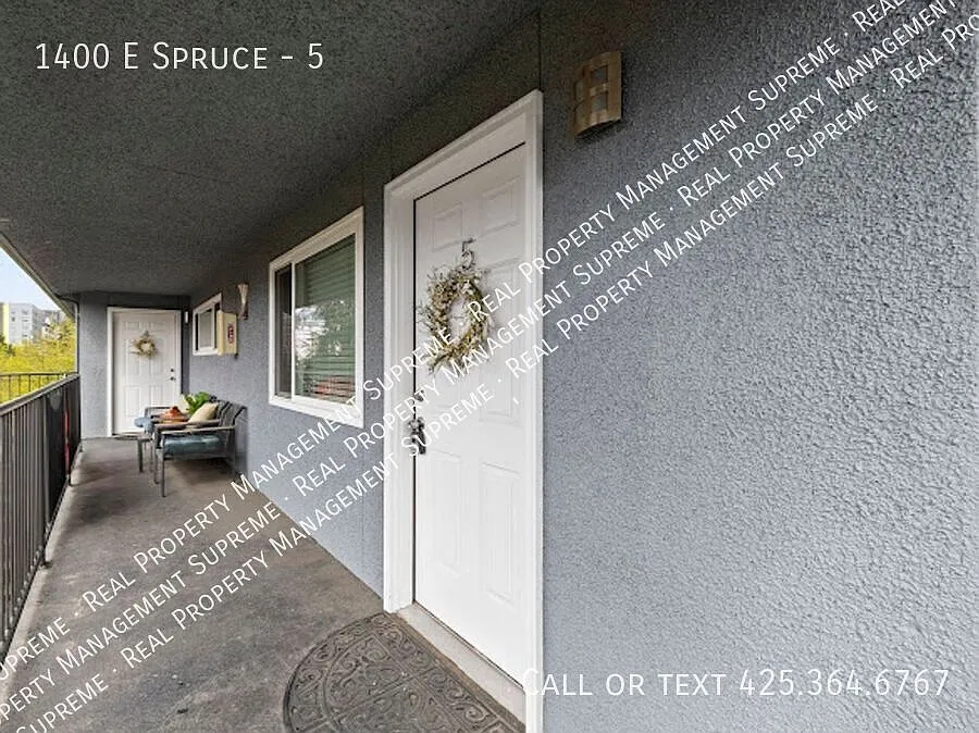 Bright & Convenient Living Near Seattle University | Central DistrictCapitol Hill — Photo 2