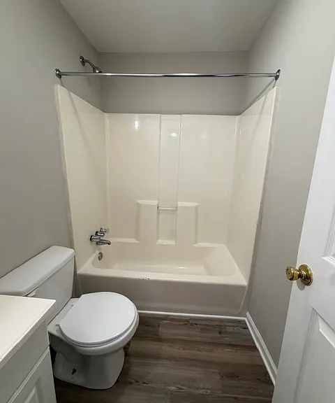 711 Alexander St — Photo 20