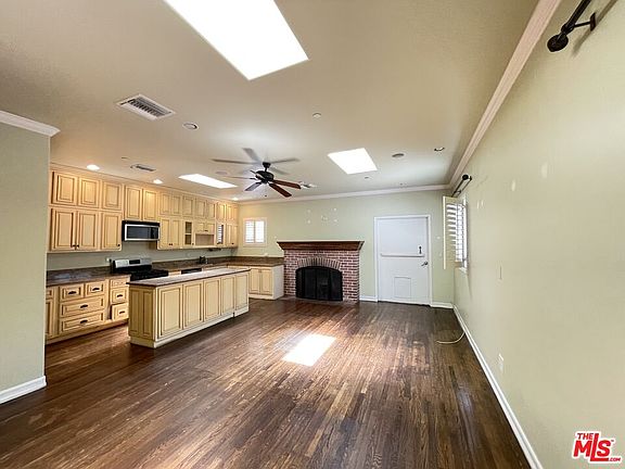 4th image of 3930 La Crescenta Ave