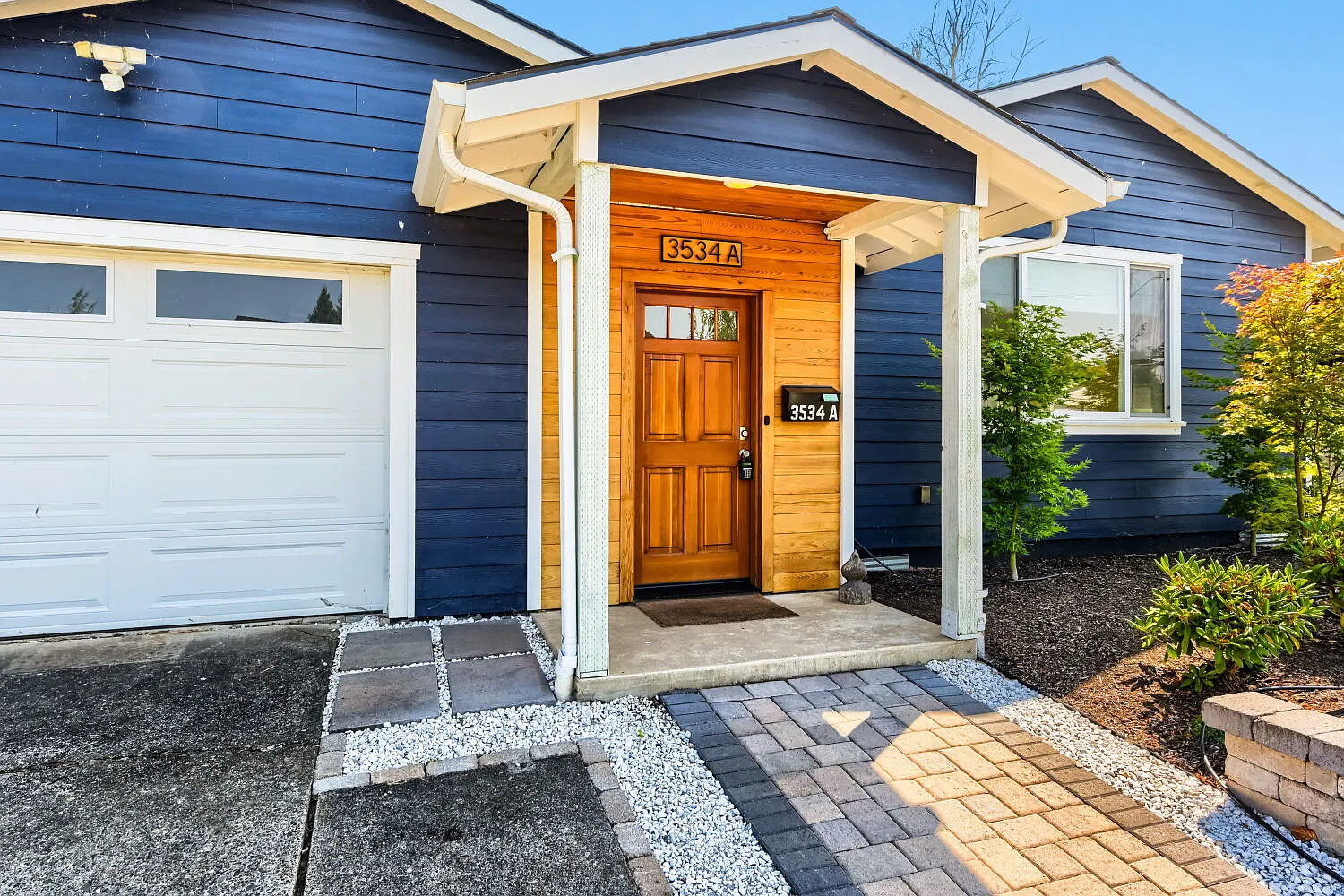 3 bed, 1.0 bath, 1308 sqft, $2,929 — Photo 4