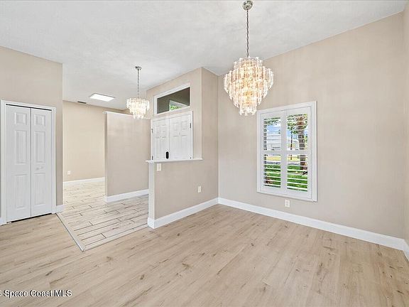 4th image of 4990 Winchester Dr