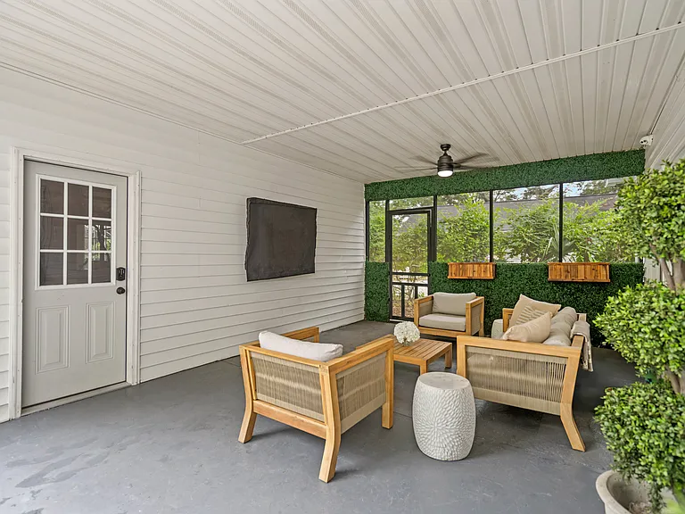 51 Stocker Dr — Photo 2