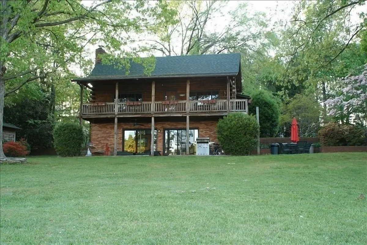 4 bed, 2647 sqft, $5,000 — Photo 1