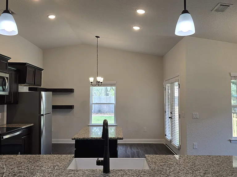 5157 Peach Dr — Photo 7