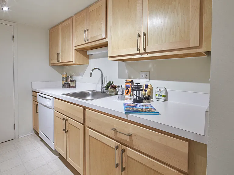 Kensington Manor Apartments — Photo 13
