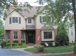 657 S Saylor Ave, Elmhurst, IL 60126