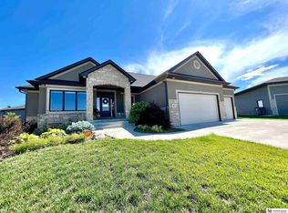 8621 Gold Dust Ct, Lincoln, NE 68526