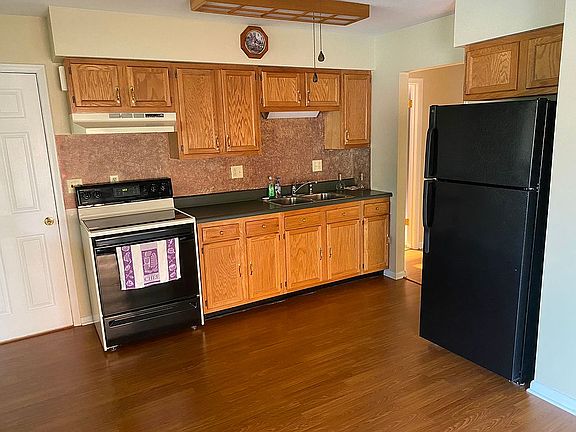 3rd image of 406 Sheffield Dr