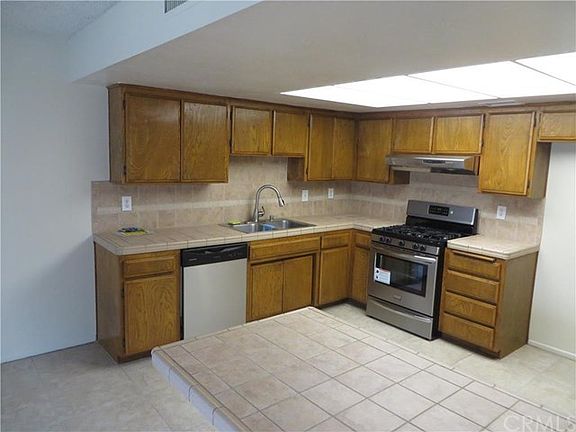 5th image of 419 E Woodcroft Ave