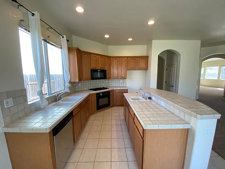 9748 Roedell Way — Photo 11
