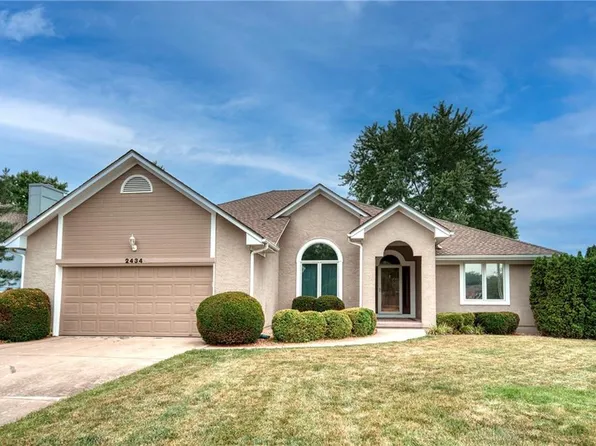 2434 SE 6th Ter, Lees Summit, MO 64063