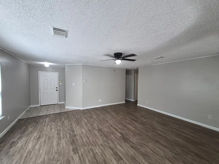 4414 Stradford Pl — Photo 5