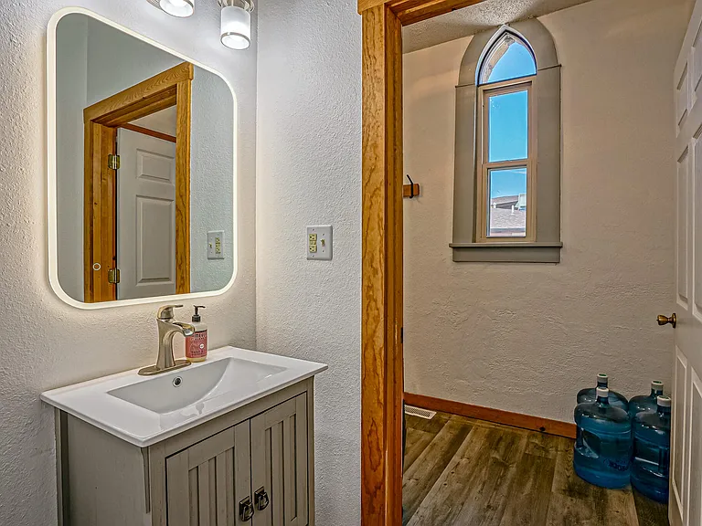 431 University St — Photo 23