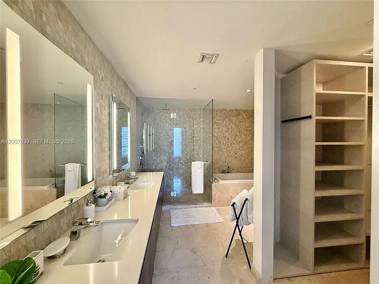 88 SW 7th St #1109 — Photo 40