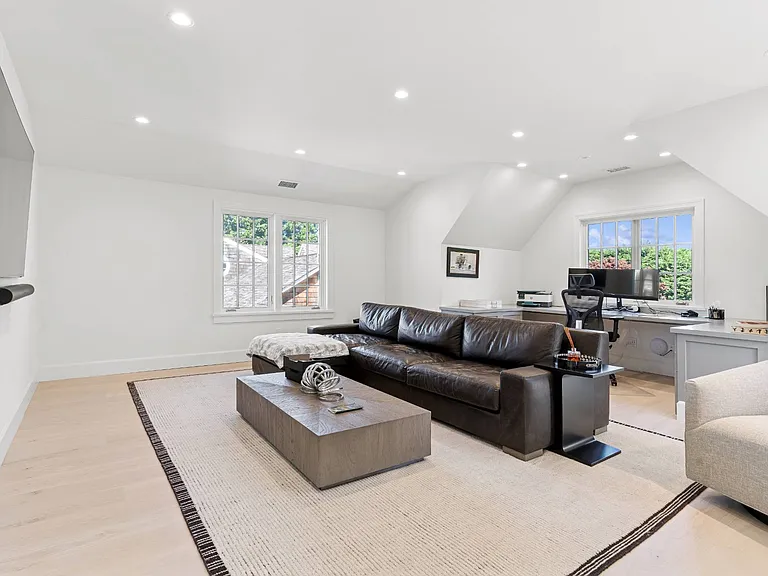 Mecox Bay Ln — Photo 28
