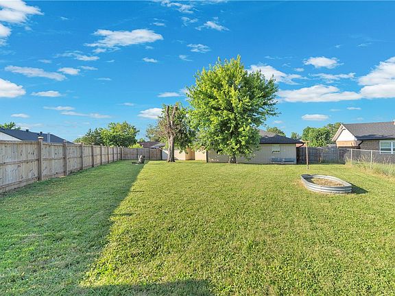 4th image of 704 S Riviera Dr