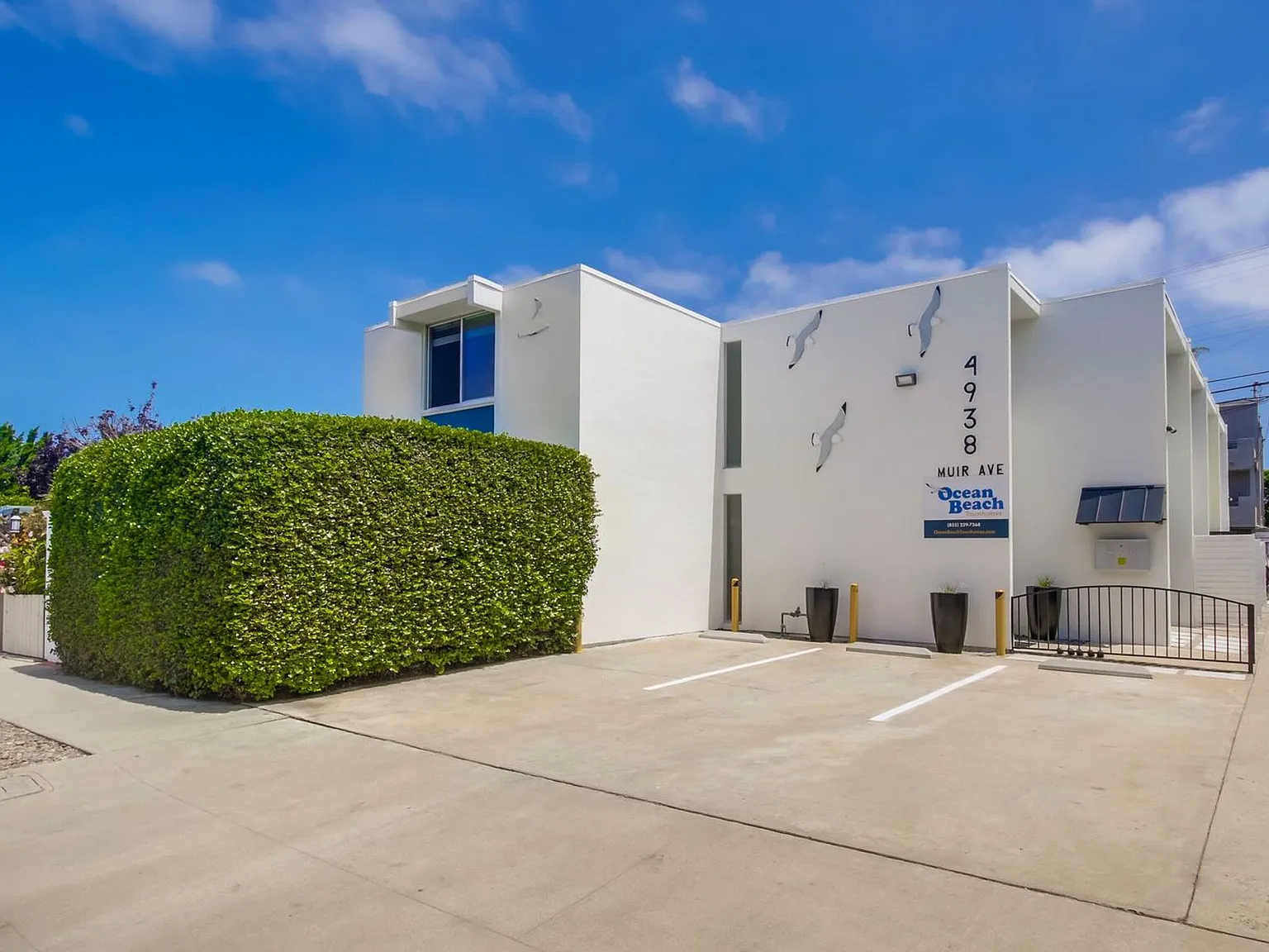 Two bedroom 1.5 bathroom beautifully upgraded with in unit laundry at the beach. Open House July 12 — Photo 2