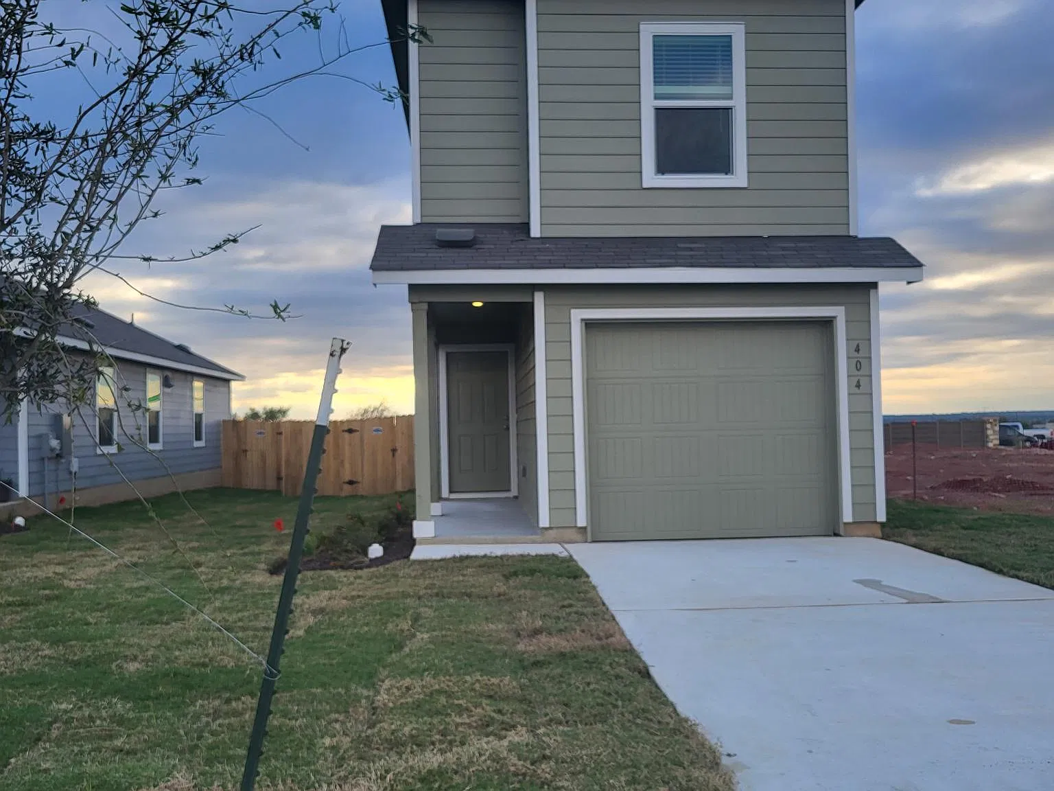 3 bed, 2.5 bath, 1200 sqft, $1,650 — Photo 1