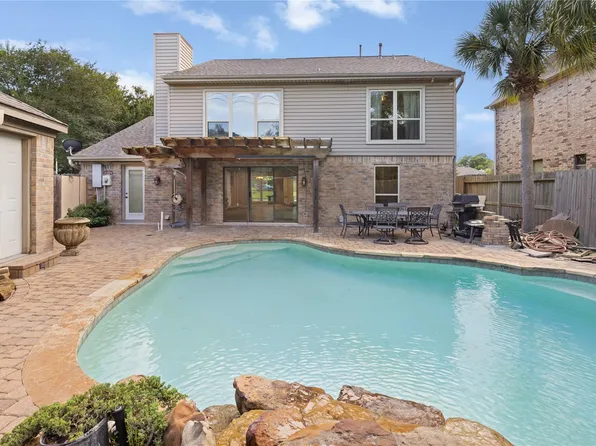 4134 Lakepointe Forest Dr, Seabrook, TX 77586