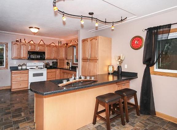 3rd image of 1160 Sophia Ave E
