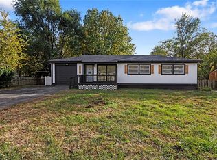 1005 NE 62nd St, Kansas City, MO 64118