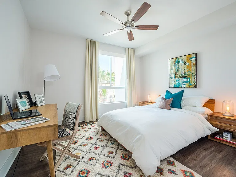 Runway Playa Vista Model Bed Office