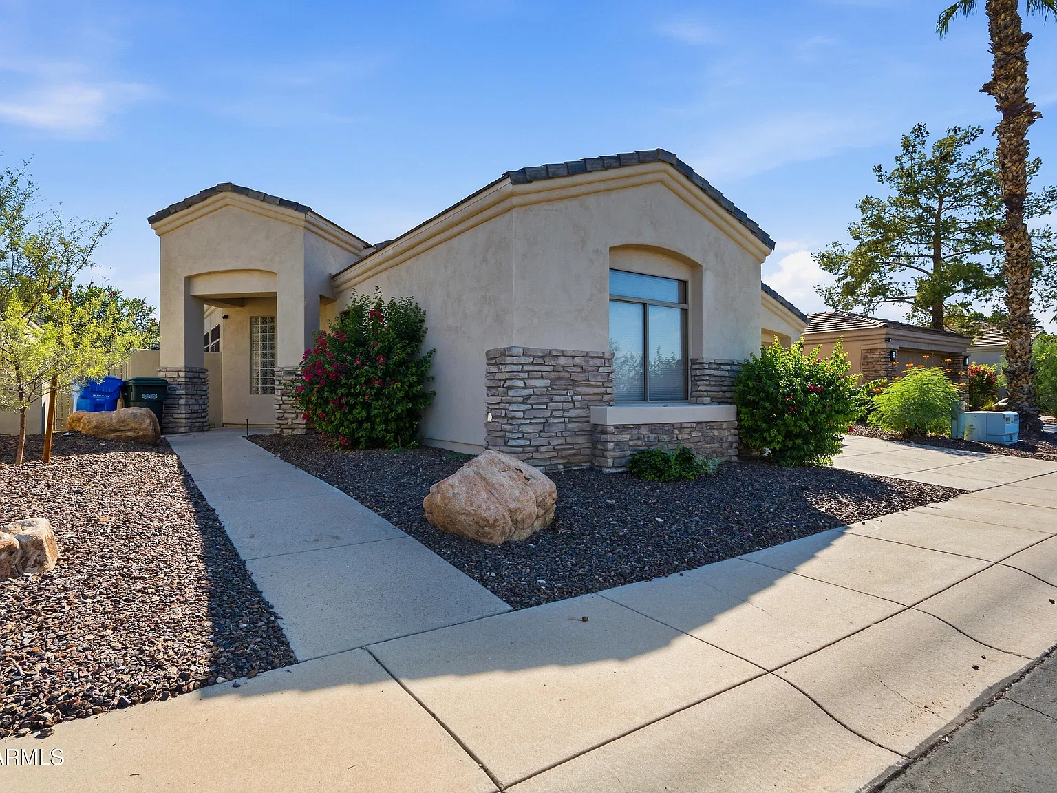 3 bed, 2.0 bath, $2,400 — Photo 2