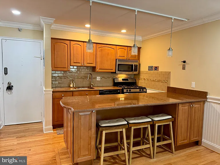 9300 Atlantic Ave #204 — Photo 7