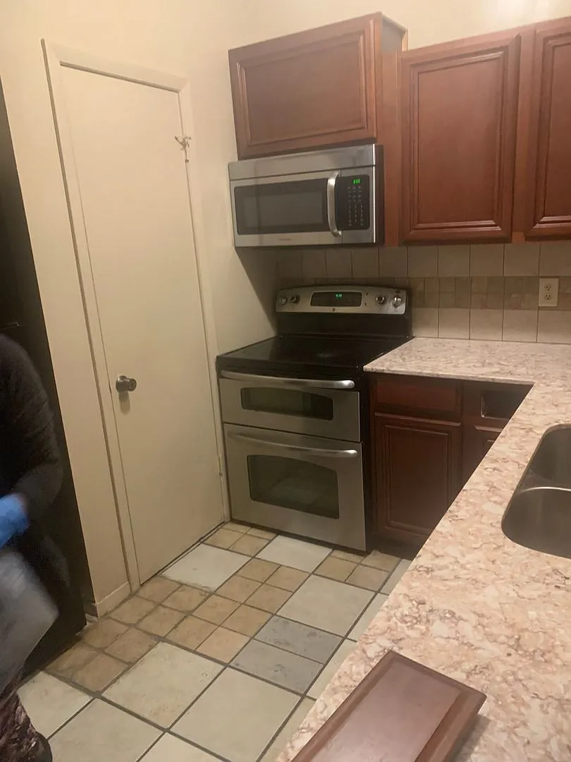 Somerset West Campus - 3BD/2BA - Reserved Parking - W/D - Shuttle Stop - $2200 — Photo 3