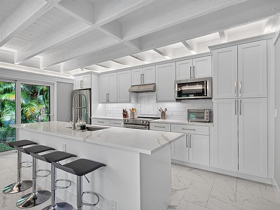 3rd image of 2627 NE 10th Avenue