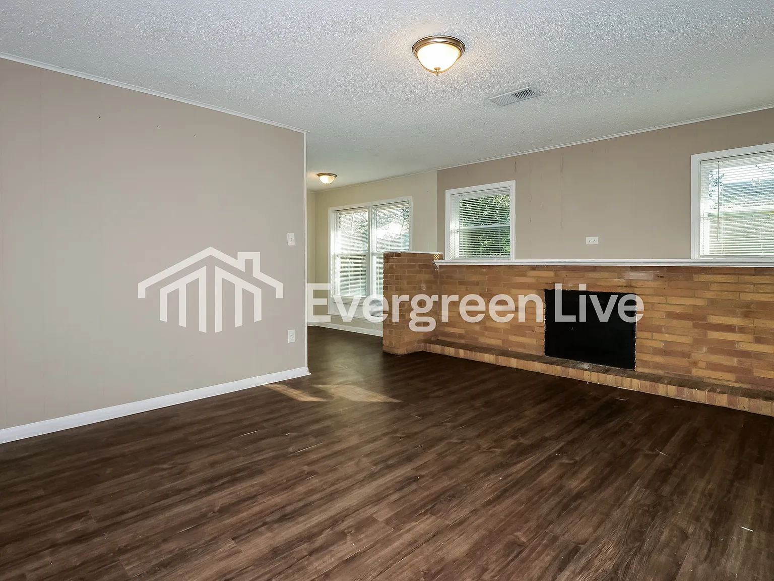 3 bed, 2.0 bath, 1603 sqft, $1,295 — Photo 3