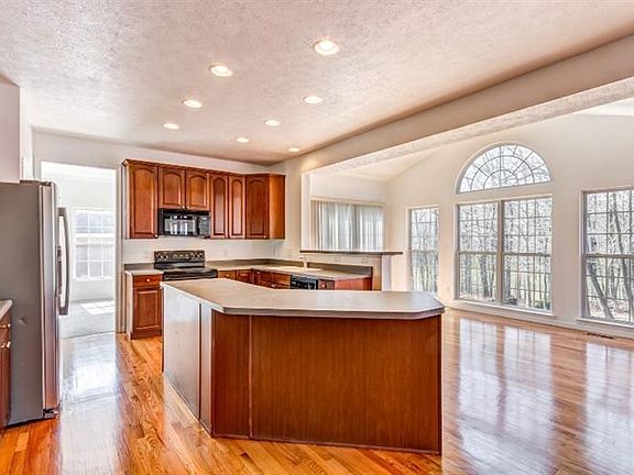 5th image of 2631 Wyndham Dr