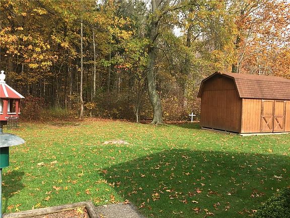 3rd image of 130 Edgewood Dr