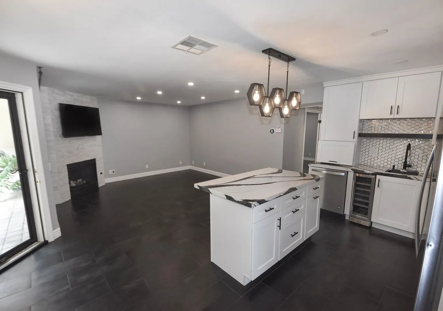 215 Elm Avenue — Photo 3