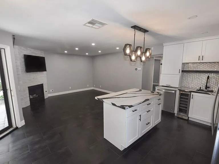 215 Elm Ave — Photo 3