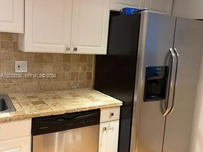 200 SE 15th Rd #7G — Photo 5