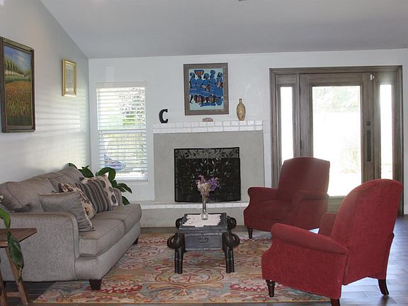 3rd image of 1050 W La Vida Ave