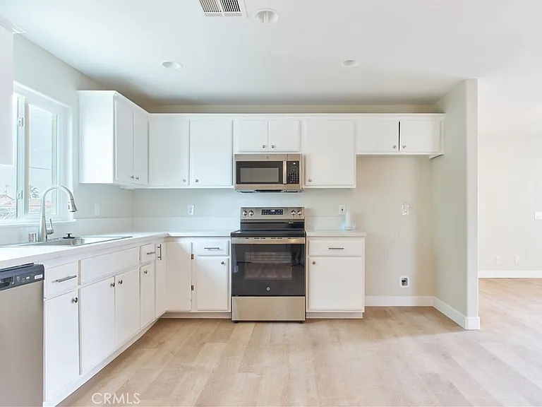 1286 Arctic Ave — Photo 6