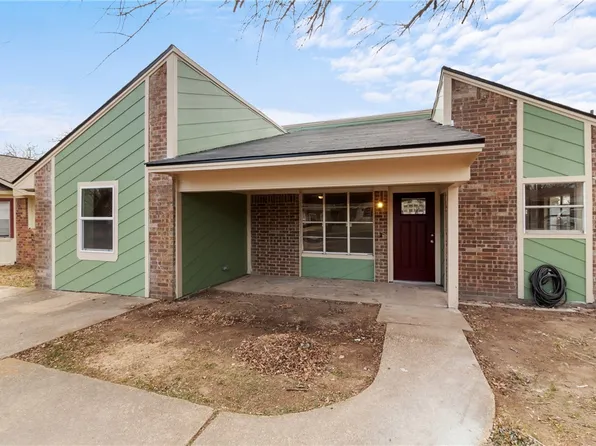 2411 Hardwood Dr, Bryan, TX 77803