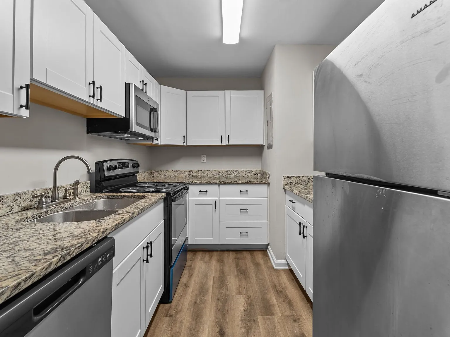 Donovan Place Apartments — Photo 4