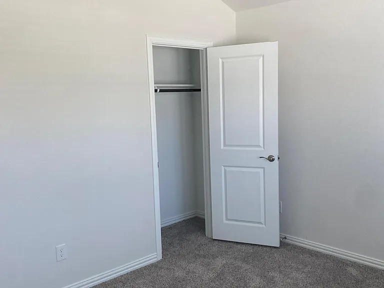 514 Janette Ct — Photo 9