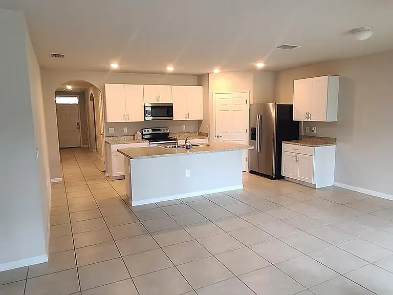 Building Photo - 459 Woodman Dr