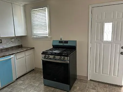 4111 Washington Ave — Photo 3