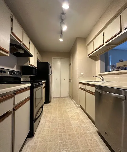 5500 Devonbriar Way #108 — Photo 5