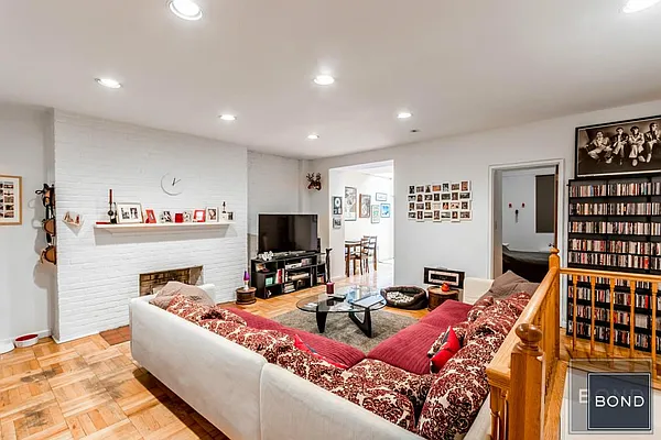 Rented by Bond New York | media 17