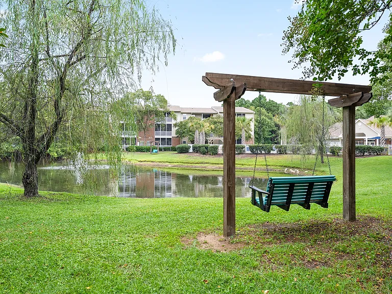 Litchfield Oaks Apartments — Photo 20