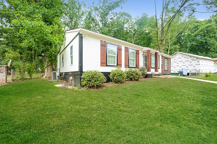 766 Cascade Dr — Photo 2