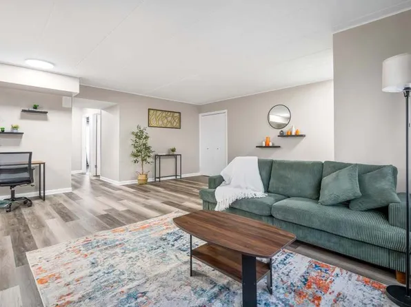 816 W Saint James St APT 1E, Arlington Heights, IL 60005