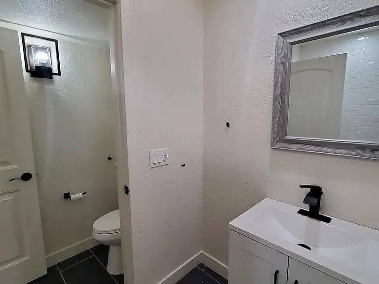 6643 N 60th Ave — Photo 2