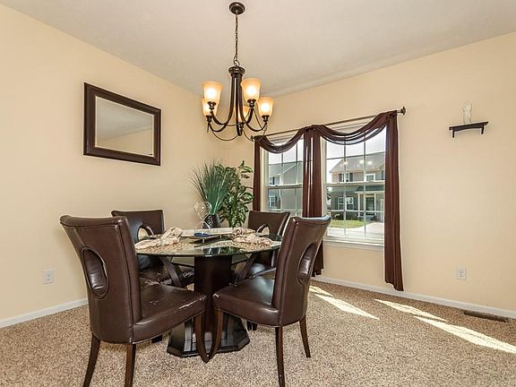5th image of 851 Arbor Trails Dr
